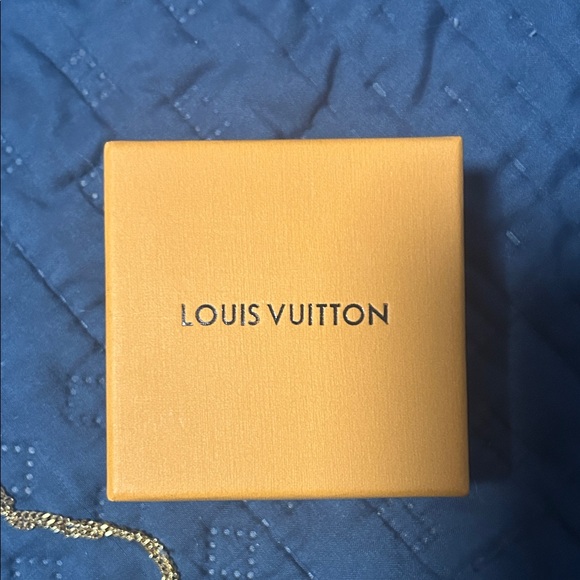 Elegant Gold toned Louis Vuitton Gold Toned Pendant Necklace. Made in France - Picture 2 of 2